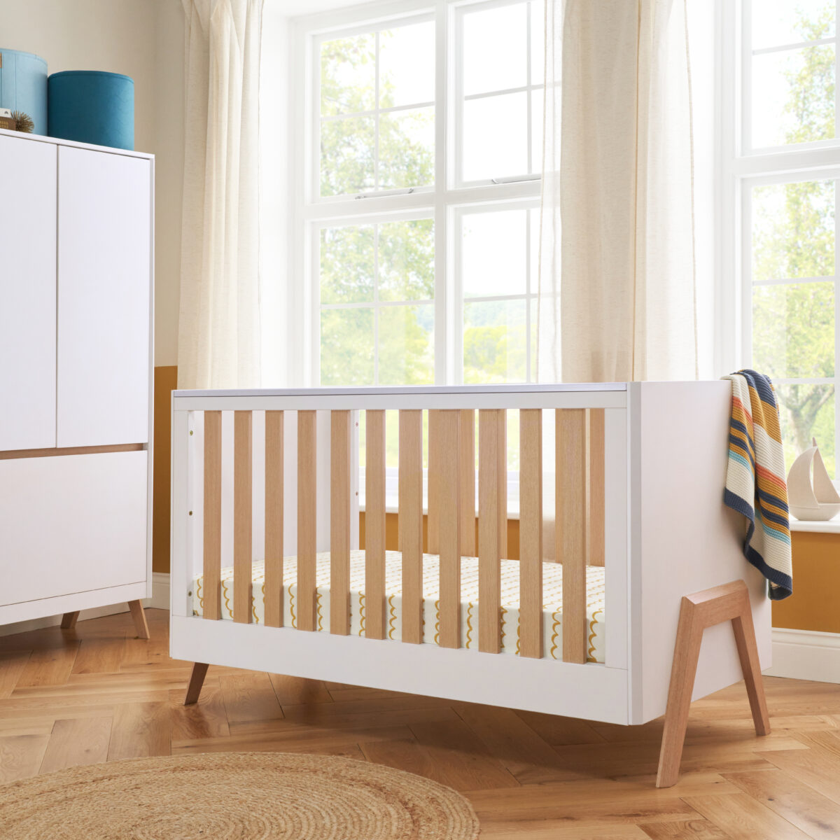 Fuori Cot Bed - White & Light Oak 10