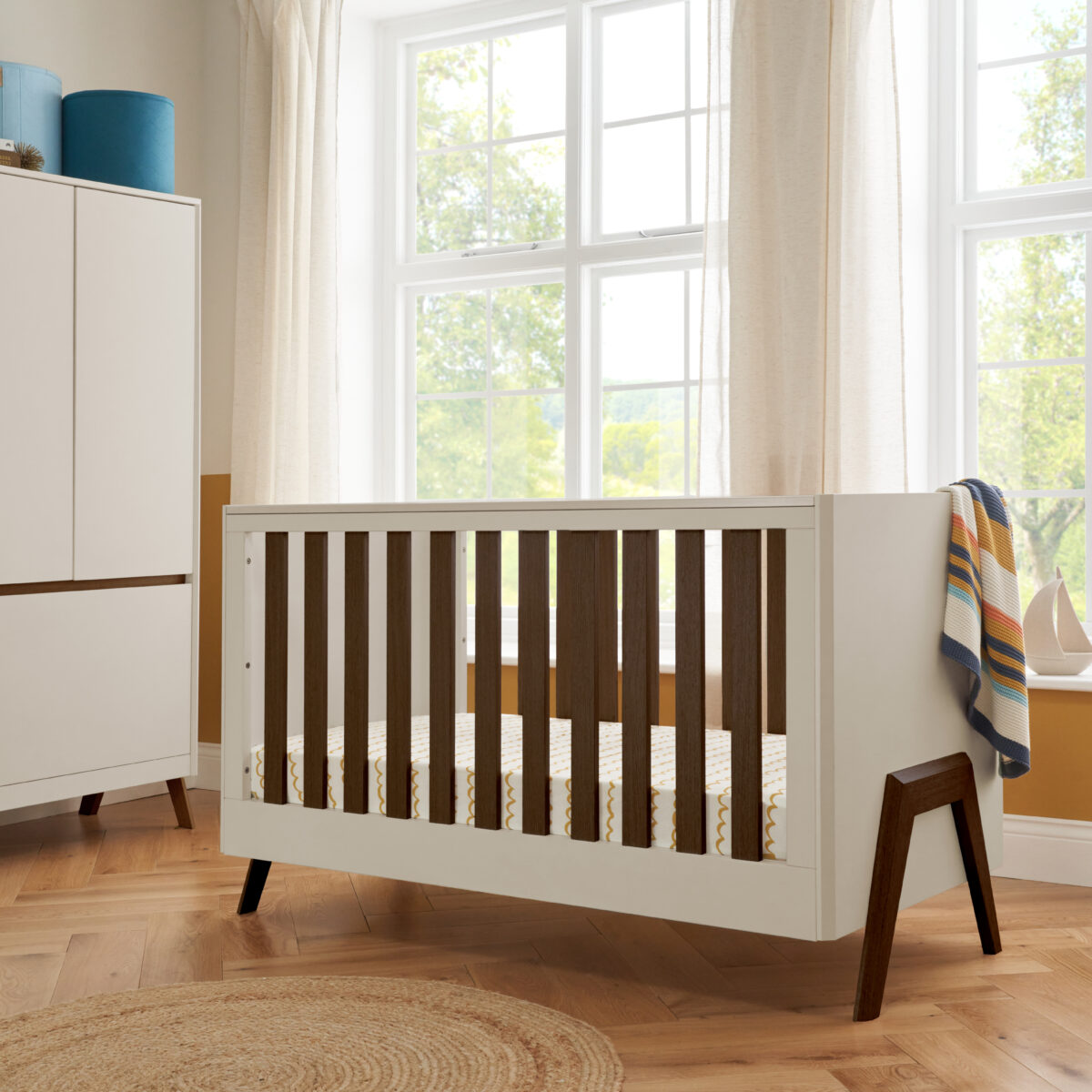 Fuori Cot Bed - White Sand & Warm Walnut 10