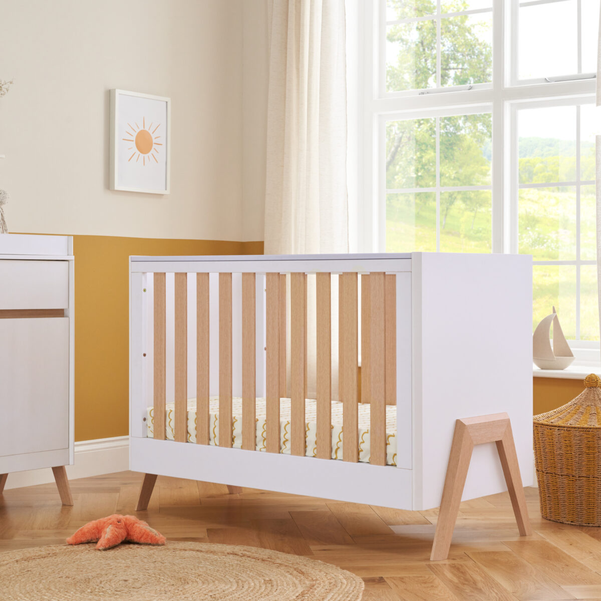 Fuori Mini Cot Bed - White & Light Oak 10