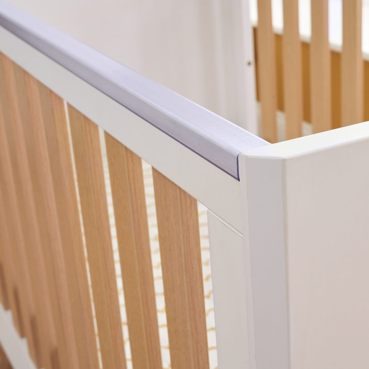 Fuori Mini Cot Bed - White & Light Oak 12